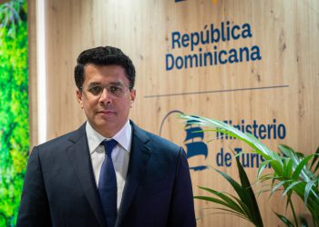 EL TURISMO ES LA INDUSTRIA DE LA FELICIDAD REPÚBLICA DOMINICANA VENDE EXPERIENCIAS, NO DESTINOS