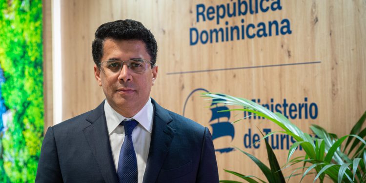EL TURISMO ES LA INDUSTRIA DE LA FELICIDAD REPÚBLICA DOMINICANA VENDE EXPERIENCIAS, NO DESTINOS