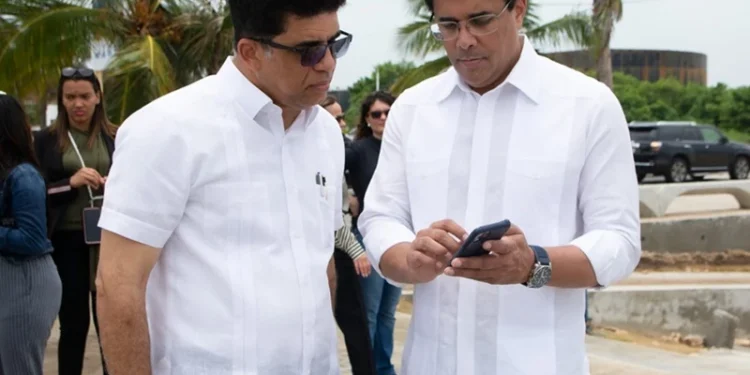 DÍO ASTACIO Y DAVID COLLADO SE SALUDAN EN ENCUENTRO DURANTE FITUR 2026