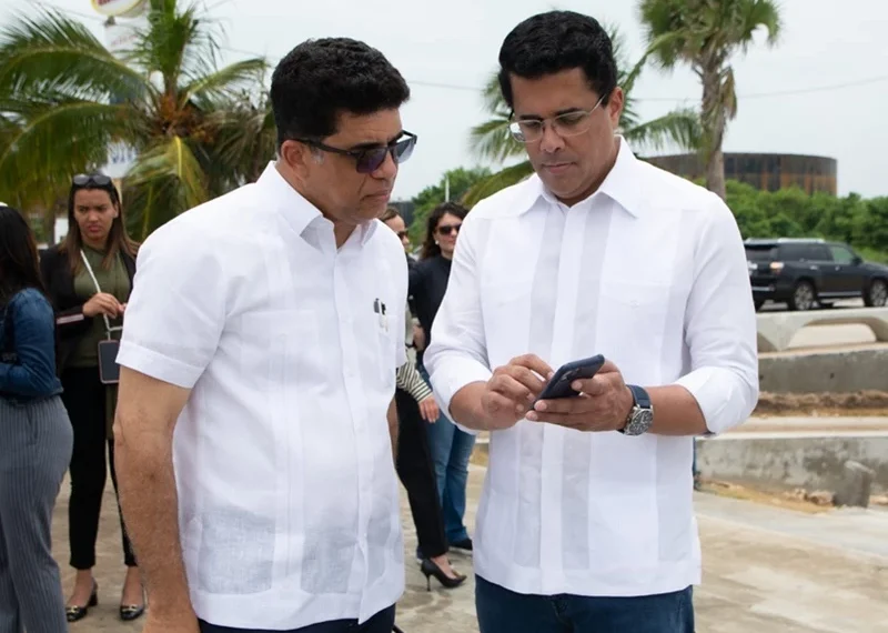 DÍO ASTACIO Y DAVID COLLADO SE SALUDAN EN ENCUENTRO DURANTE FITUR 2026