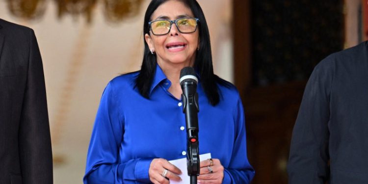 Delcy Rodríguez habría pactado con EE. UU. la salida de Maduro antes de su captura