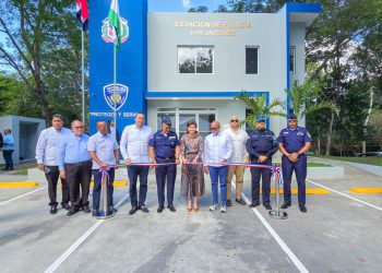 Raquel Peña encabeza entrega de nuevo destacamento policial en Jardines del Norte