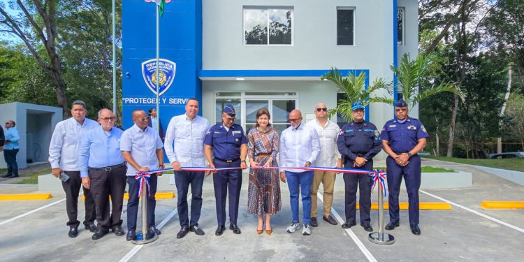 Raquel Peña encabeza entrega de nuevo destacamento policial en Jardines del Norte
