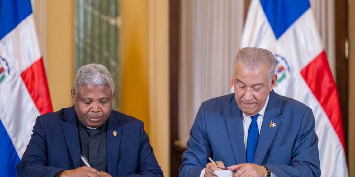 Presidencia de la República fortalece el desarrollo del sur profundo con acuerdo para financiar 300 becas universitarias.