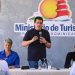Ministro Collado interviene otra playa de San Pedro de Macorís para mejorar su oferta turística.