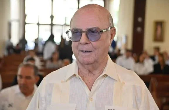 HIPÓLITO MEJÍA ABOGA POR CAMBIOS EN LA ADMINISTRACIÓN PÚBLICA Y RESPALDA GESTIÓN DE LUIS ABINADER