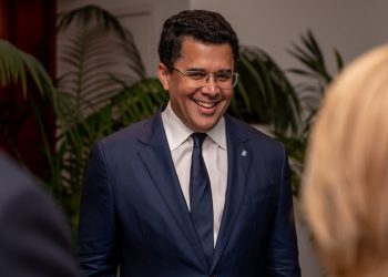 DAVID COLLADO ACLARA QUE SOLO PERMANECERÁ UN AÑO MÁS AL FRENTE DEL MINISTERIO DE TURISMO