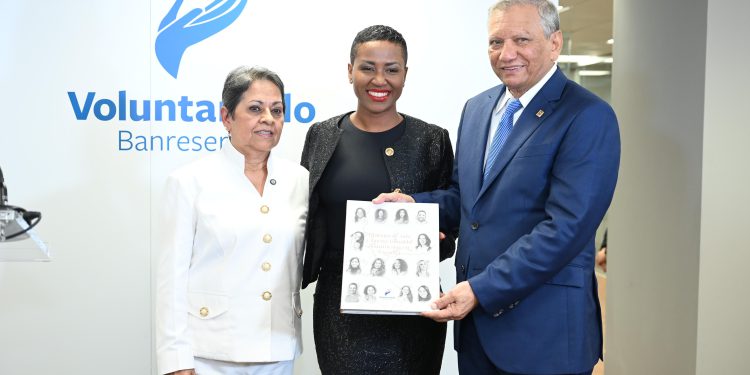 Voluntariado Banreservas presenta en Madrid libro que resalta el aporte de la mujer dominicana en España