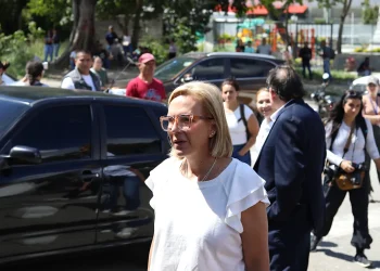 Hija de Edmundo González denuncia presunta extorsión para forzar renuncia política de su padre