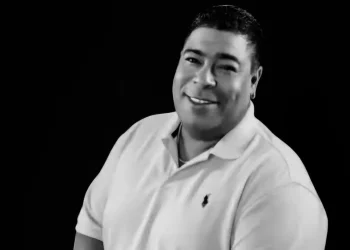 Fallece el cantante Félix Rosario “Tu negrito consentido” durante vuelo hacia Estados Unidos