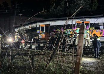 TREN DE CERCANÍAS CHOCA CONTRA MURO DE CONTENCIÓN EN BARCELONA Y DEJA VARIOS HERIDOS
