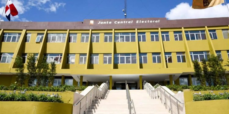 JCE ordena a partidos actualizar y transparentar sus padrones