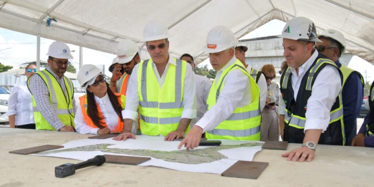 Abinader supervisa avances en la circunvalación de Navarrete; se inauguraría en agosto 2026