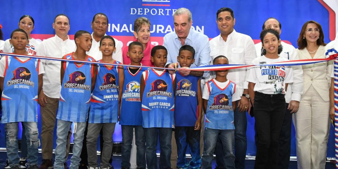 Presidente Abinader entrega dos polideportivos a Puerto Plata