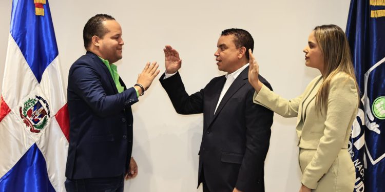 Titular del SNS juramenta nuevos directores en hospitales de Cibao Sur