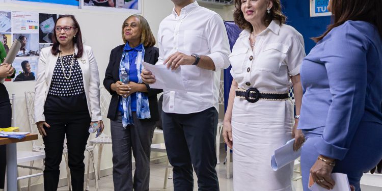 Senaduría del DN emplea Fondo Gadiel de enero en atención a niños y adolescentes con VIH/SIDA
