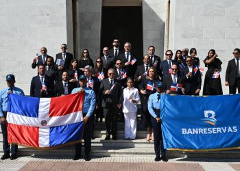 Banreservas deposita ofrenda floral en el Altar de la Patria por el 182 aniversario de la Independencia Nacional