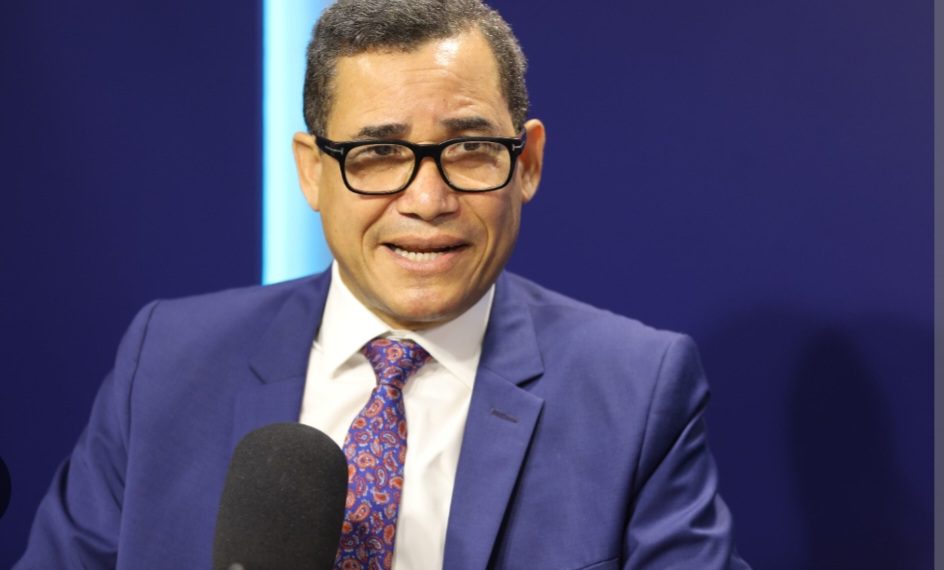 MINISTERIO DE TRABAJO ANUNCIA UN AUMENTO DEL 8% EN EL SALARIO MÍNIMO