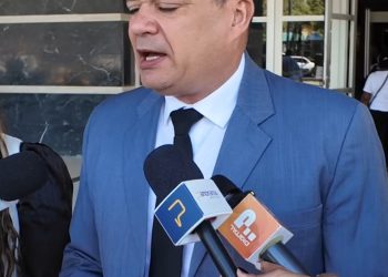 Surun Hernández somete a Mario Lama ante la Procuraduría por presunto desfalco de RD$13 mil millones por contratos de diálisis en SNS