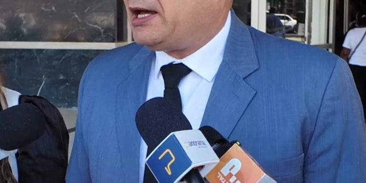 Surun Hernández somete a Mario Lama ante la Procuraduría por presunto desfalco de RD$13 mil millones por contratos de diálisis en SNS