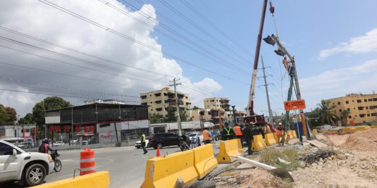 Obras Públicas cierra intersección para paso a desnivel de la Colombia
