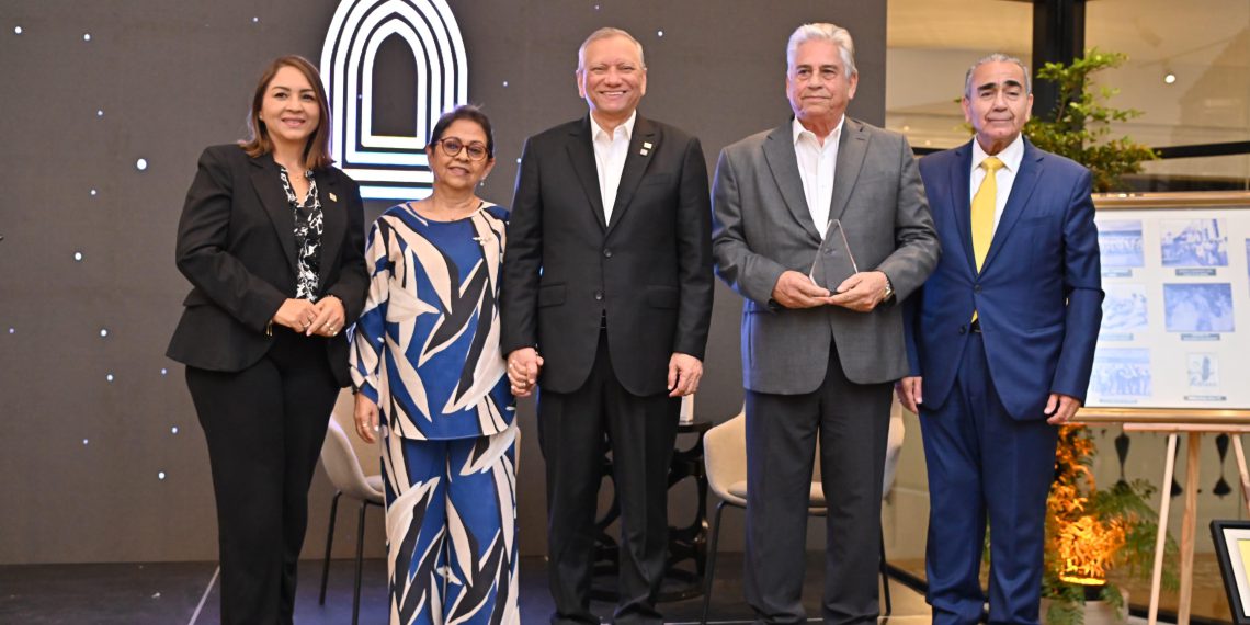 Banreservas reconoce a Winston “Chilote” Llenas en homenaje a los 93 años de las Águilas Cibaeñas