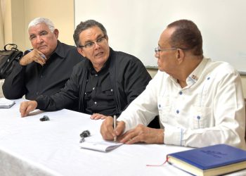 Crece el apoyo a los agrónomos: centrales obreras y campesinas se suman a la causa