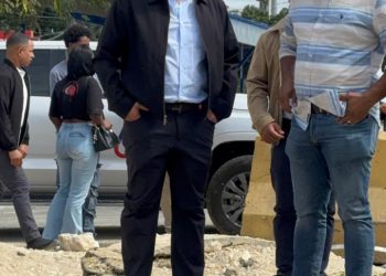 CAASD trabaja en corrección averías provocadas por empresa construye paso a desnivel en la 27 de Febrero