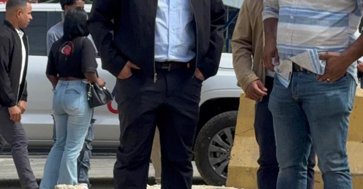 CAASD trabaja en corrección averías provocadas por empresa construye paso a desnivel en la 27 de Febrero