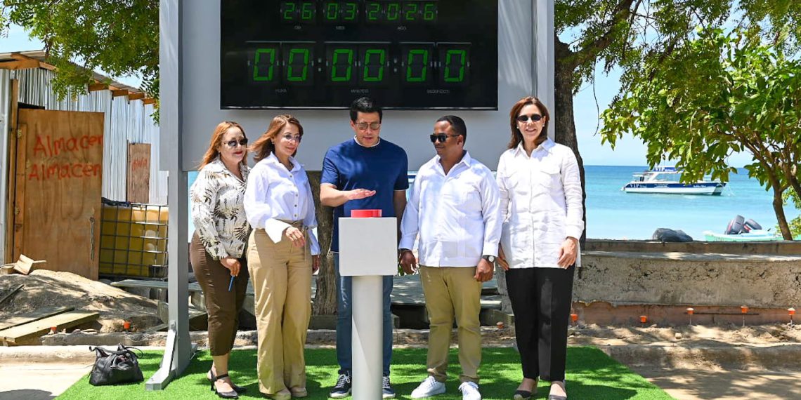 Ministro Collado deja iniciada obra en la playa de Punta Rucia, Puerto Plata.