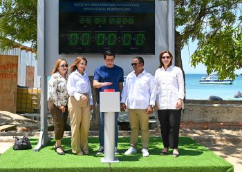 Ministro Collado deja iniciada obra en la playa de Punta Rucia, Puerto Plata.