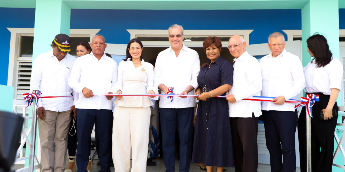Presidente Abinader inaugura CAIPI junto a directora del INAIPI en Montecristi; beneficiará a 250 niños