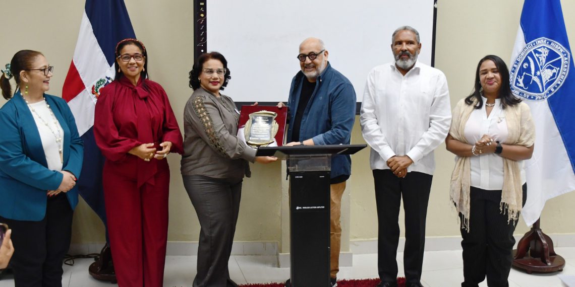 UASD Recinto Barahona celebra 40 años de trayectoria literaria de Marino Berigüete con emotivo recital