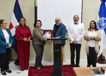 UASD Recinto Barahona celebra 40 años de trayectoria literaria de Marino Berigüete con emotivo recital