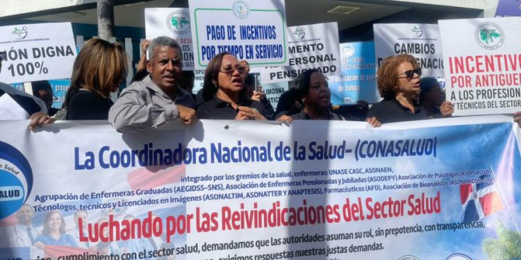 Gremios de salud se movilizan por dos horas a nivel nacional y anuncian protestas tras Semana Santa