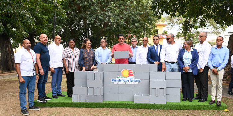 David Collado deja iniciados trabajos de revitalización del parque San Miguel y su entorno