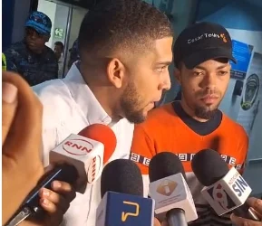 Ante falta de respuestas, familia de joven desaparecida acude al Palacio de la Policía