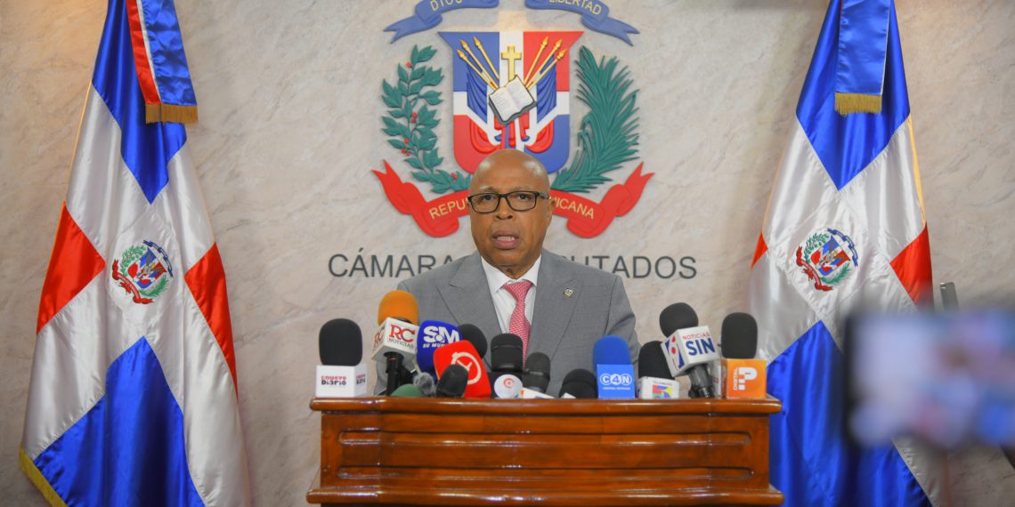 Alfredo Pacheco exhorta estar atentos a la situación bélica internacional