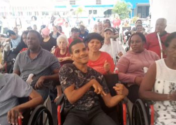 Fundaciones Cruz Jiminián y Wheelchar entregan sillas de Ruedas DN