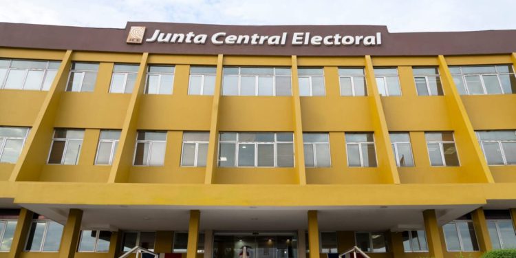 JCE anuncia centros y horarios para nueva cédula desde el 12 de abril