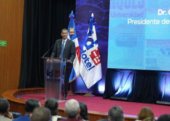 Indotel honra memoria del periodista Orlando Martínez al develar tarja que nombra  su edificio corporativo