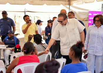 Ministerio de Salud acerca servicios médicos gratuitos a la población de Monte Plata