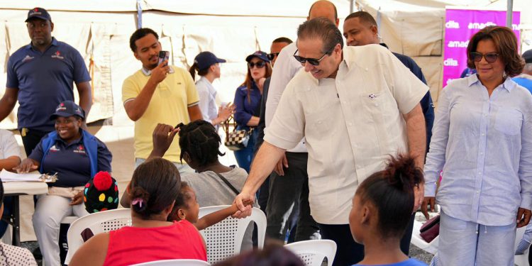 Ministerio de Salud acerca servicios médicos gratuitos a la población de Monte Plata