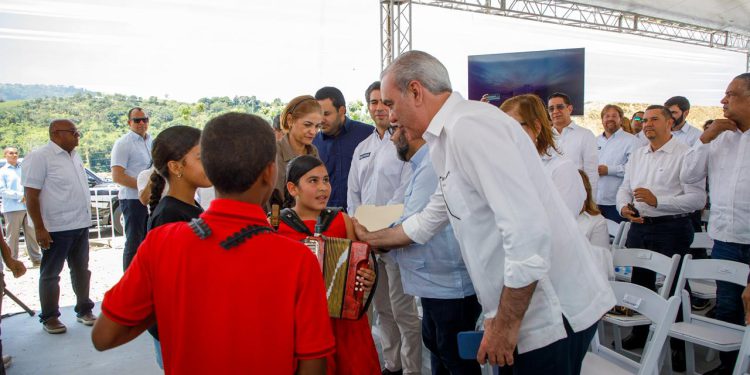 Inauguran carretera Tavera–Jarabacoa; Luis Abinader destaca inversión histórica en la sierra.