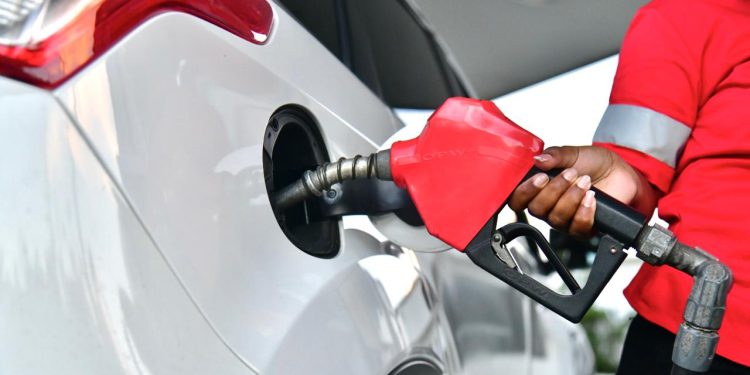 Estado asume más de RD$1,143 millones para evitar alza de combustibles