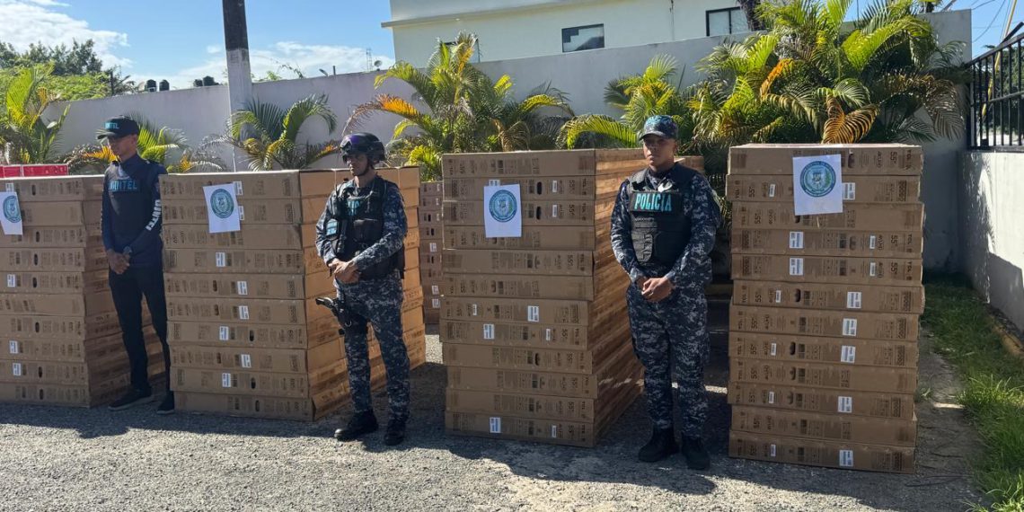 Dintel de la Policía Nacional y DGA incautan 545 televisores en operativo contra el comercio ilícito de mercancías