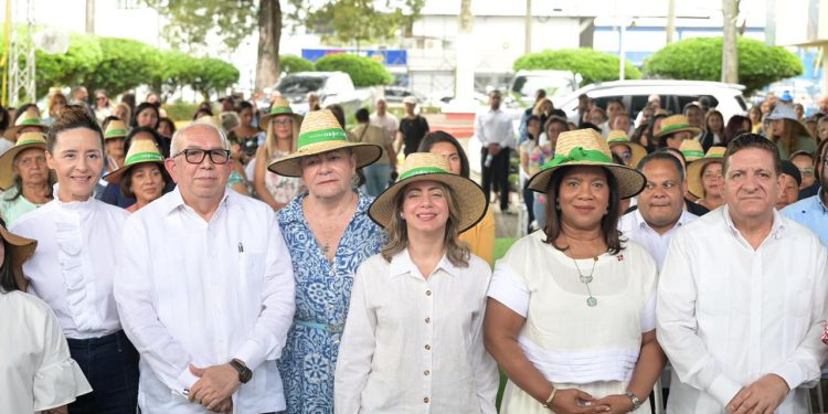 Programa articulado entre el Banco Agrícola y el Ministerio de la Mujer prioriza territorios y busca fortalecer el desarrollo productivo con enfoque de género.