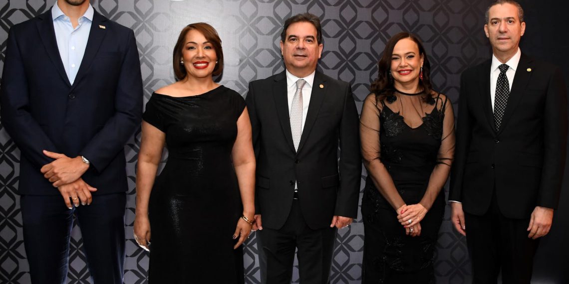 La Nacional celebra encuentro con sus clientes de tarjeta Visa Platinum
