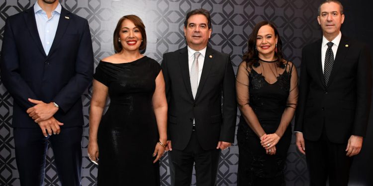 La Nacional celebra encuentro con sus clientes de tarjeta Visa Platinum