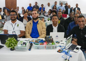 Regional 15 capacita a dinamizadores TIC en robótica educativa con Arduino